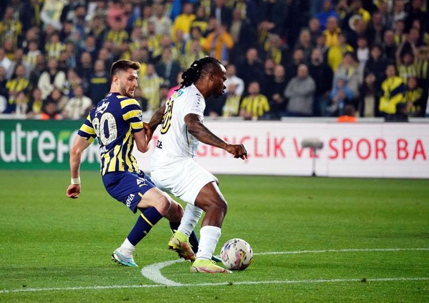Fenerbahçe'de fatura kesildi! '10 milyon euro'ya 2 transfer yaptın takımı şampiyonluktan ettin'