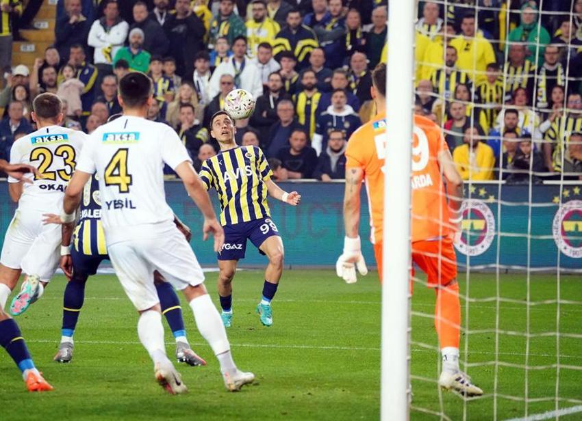 Fenerbahçe'de fatura kesildi! '10 milyon euro'ya 2 transfer yaptın takımı şampiyonluktan ettin'
