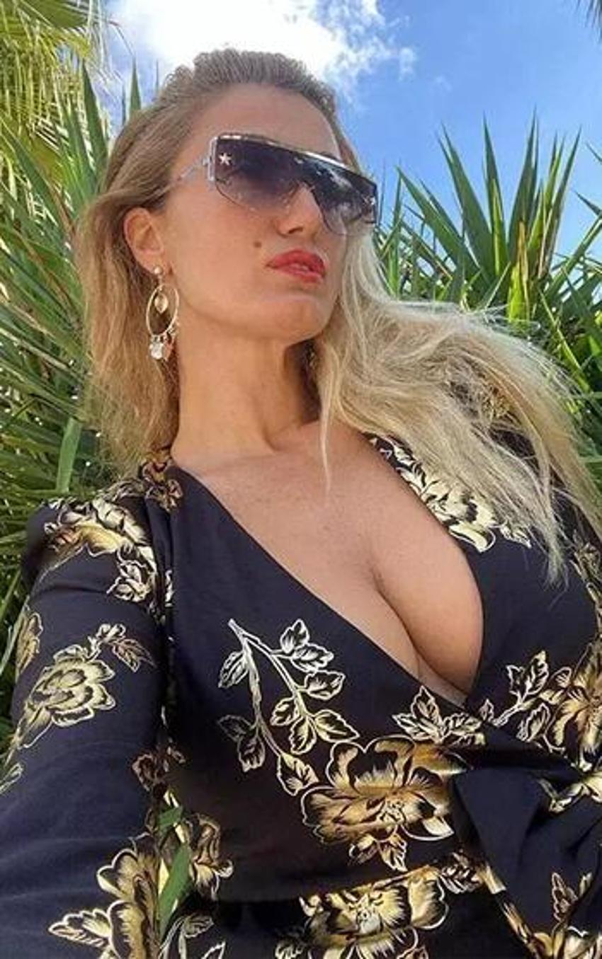 Tuğba Özay'dan estetik açıklaması: Sürekli yaptıranların ruh sağlıklarını iyi olmadığını düşünüyorum!