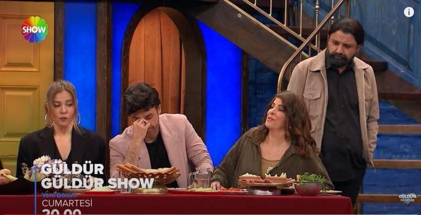 Güldür Güldür Show'da Aile dizisi skeci! Aslan ve Devin kahkaha attırıyor!