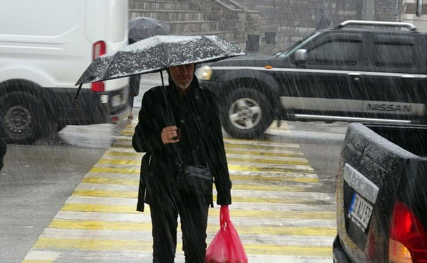 Kış geri döndü, kar ve soğuk hava geliyor! Meteoroloji il il son dakika duyurdu, peş peşe uyarı
