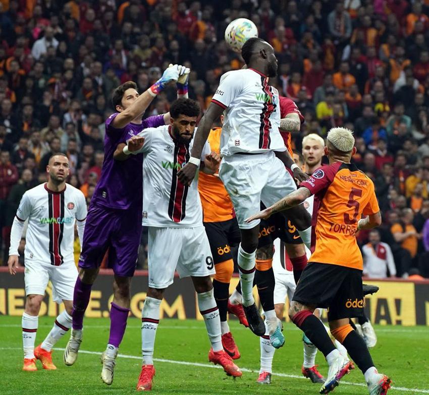 Jorge Jesus'u emekli olmaya davet etti! 'Fenerbahçe'nin düştüğü duruma bak torunun yaşındaki çocuk...'