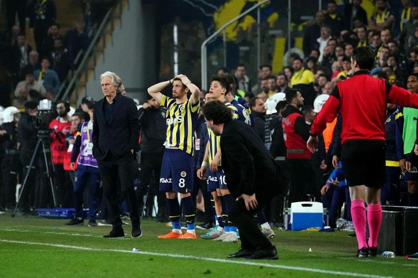 Karar verildi: Fenerbahçe Samet Akaydın ve Joao Pedro'yu gönderiyor! 