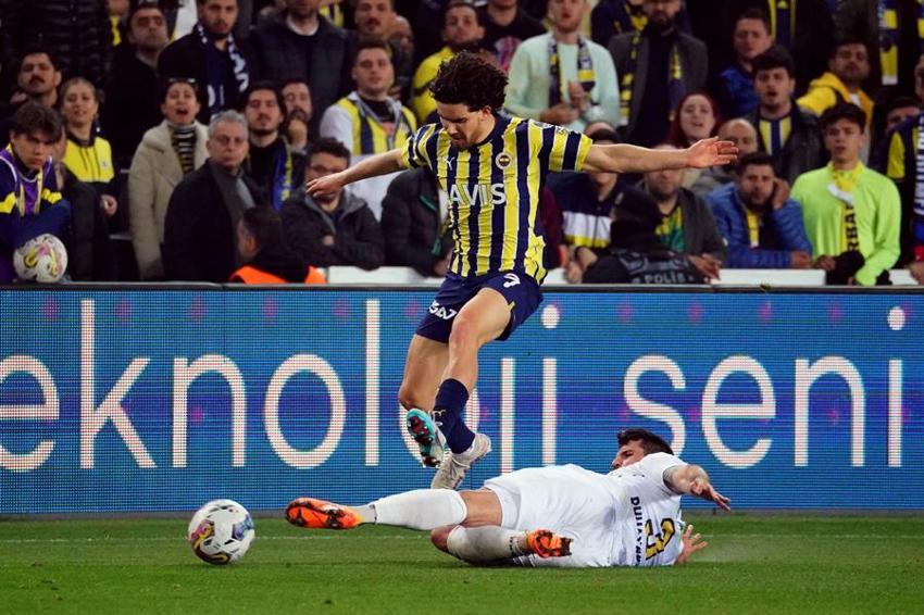 Karar verildi: Fenerbahçe Samet Akaydın ve Joao Pedro'yu gönderiyor! 
