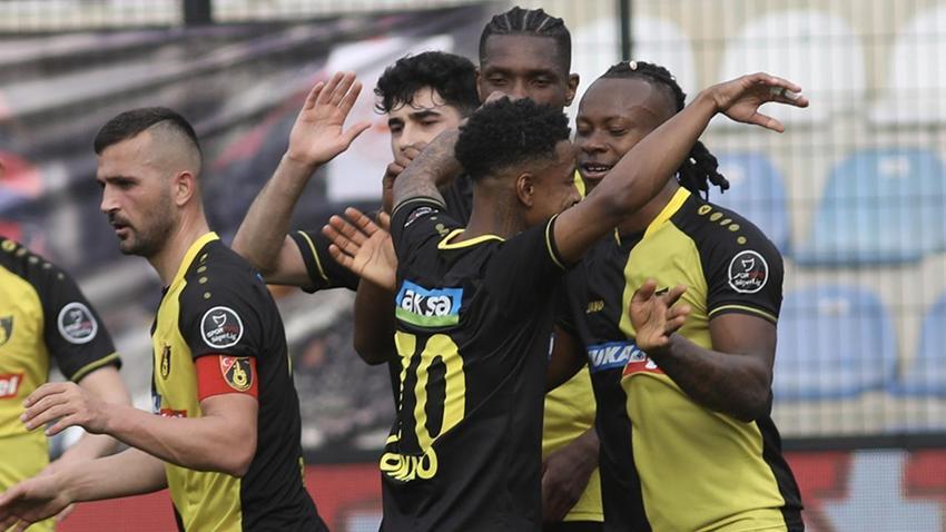 Karar verildi: Fenerbahçe Samet Akaydın ve Joao Pedro'yu gönderiyor! 