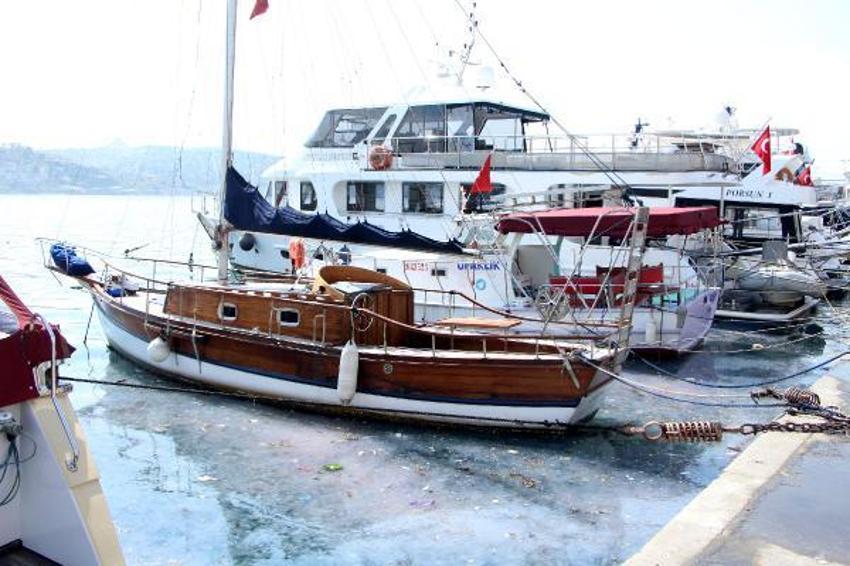 Arnavutköy sahilinde kirlilik! Yoğunluk dikkat çekti