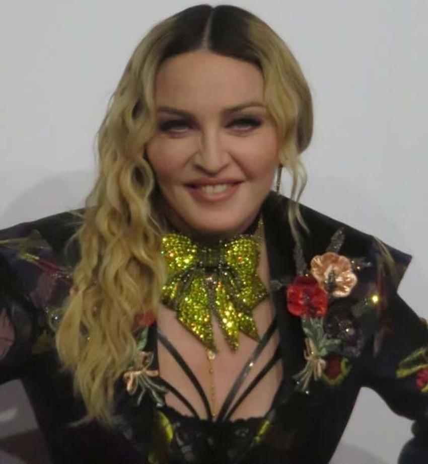 Madonna ağlattı! O ayrıntı yürek yaktı