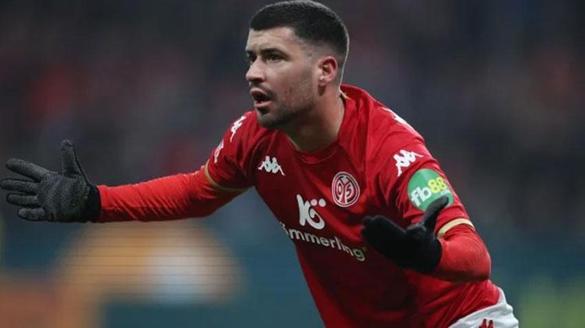 Gelirse Riera etkisi yaratacak! Dursun Özbek 7 milyon euro'luk sol beki bedavaya transfer ediyor