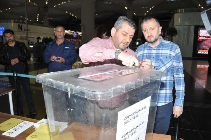 İstanbul Havalimanı'nda oy verme işlemi başladı