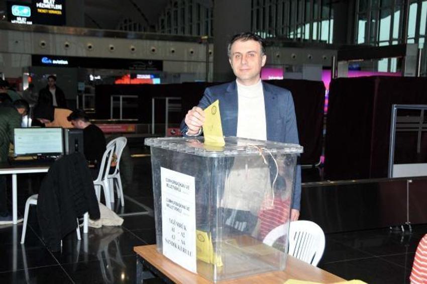 İstanbul Havalimanı'nda oy verme işlemi başladı