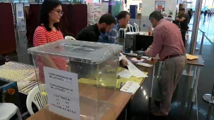 İstanbul Havalimanı'nda oy verme işlemi başladı