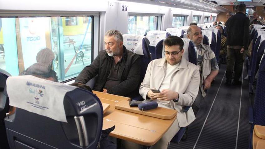 YHT ilk sivil seferine tam kapasite çıktı