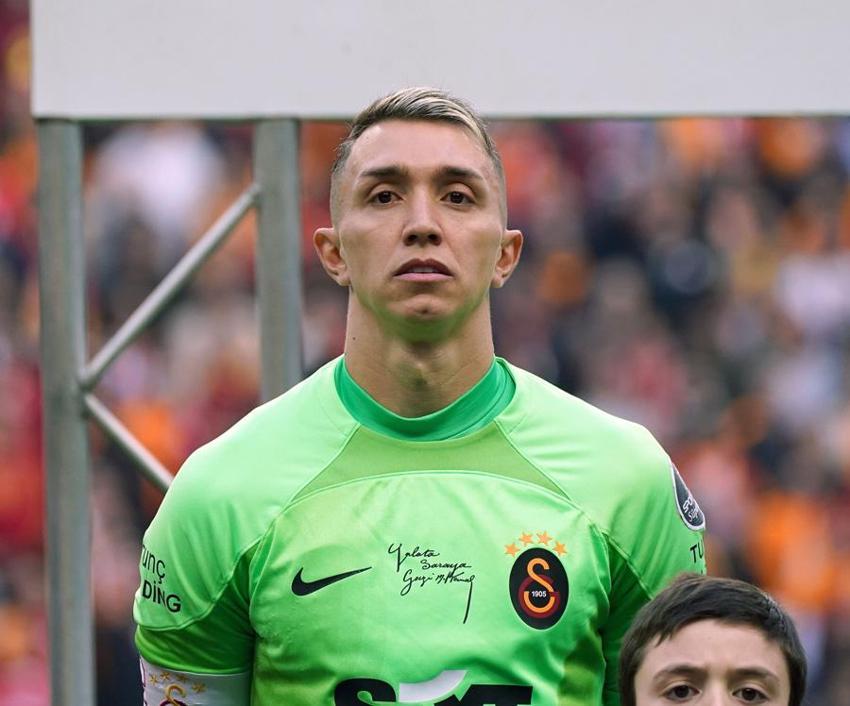 Bir dönem sona eriyor! 'Önümüzdeki sezon kontratın bitiyor biz senin yerine kaleci bulduk Muslera'