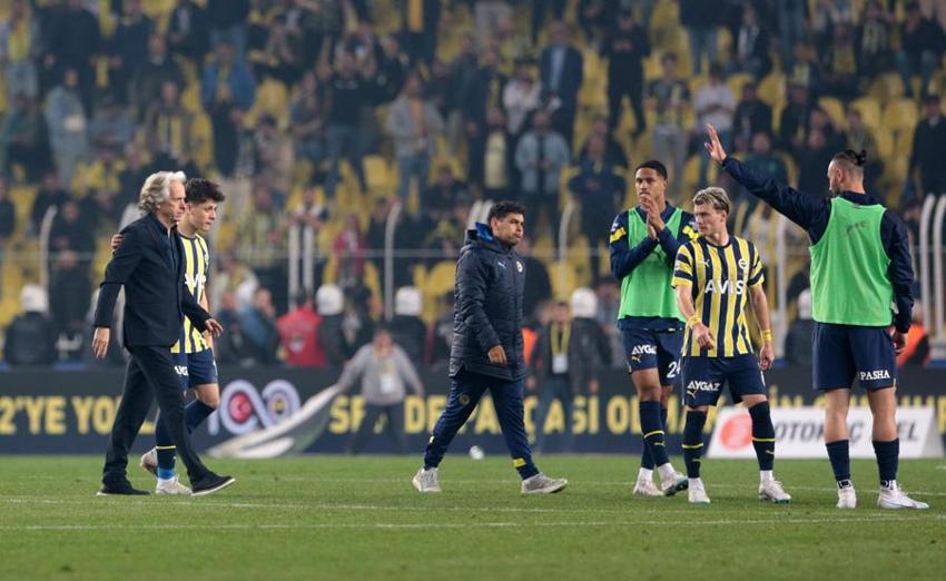 Fenerbahçe'de ortam alev alev: Bir daha o hareketi yapma senin elini kolunu kırarlar Jorge Jesus