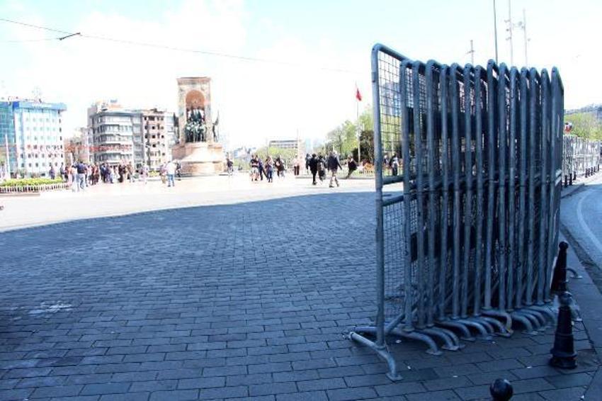 Taksim'de 1 Mayıs hazırlıkları! Demir bariyerler yerleştirildi