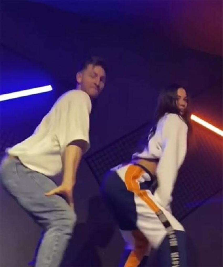 Demet Özdemir dansıyla adından söz ettirdi!