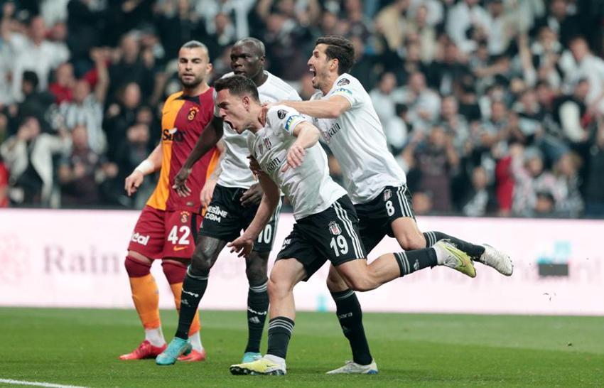 Ghezzal canlı yayında Gedson tezahüratı yaptı Galatasaray Vodafone Park'tan çıkamadı