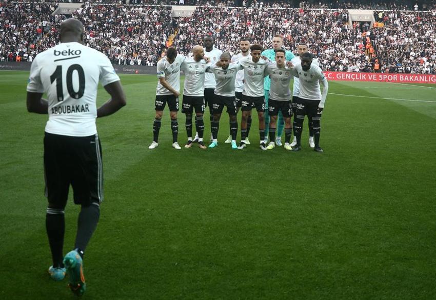 Ghezzal canlı yayında Gedson tezahüratı yaptı Galatasaray Vodafone Park'tan çıkamadı