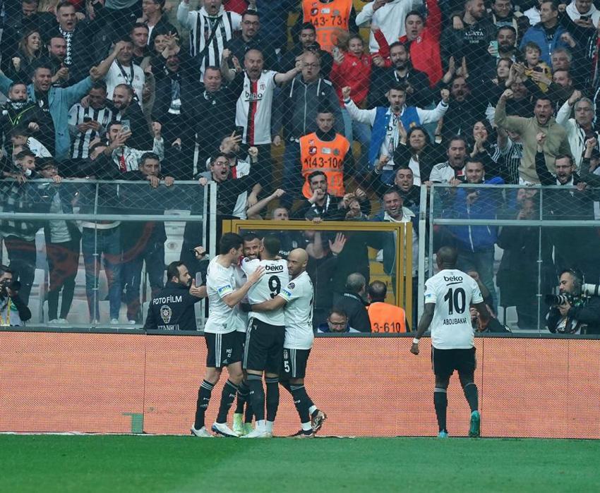 Derbiyi Okan Buruk kaybetti fatura Ali Koç'a kesildi: O 2 yıldızı neden almadın başkan?