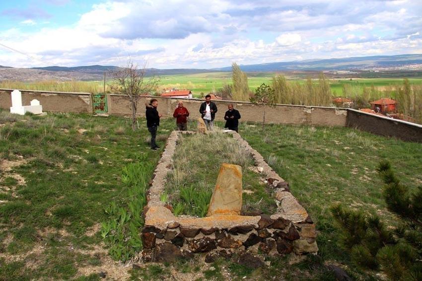Bu mezarı görenler gözlerine inanamıyor, rivayetler ise dikkat çekiyor