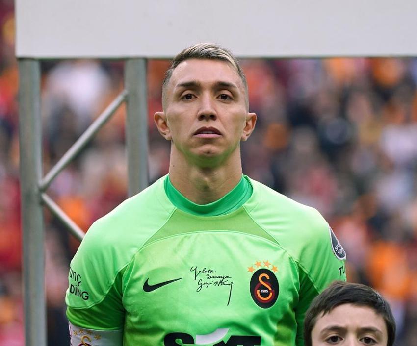 Ve Okan Buruk'tan beklenen neşter! Başakşehir maçında 3 futbolcu kenarda oturacak