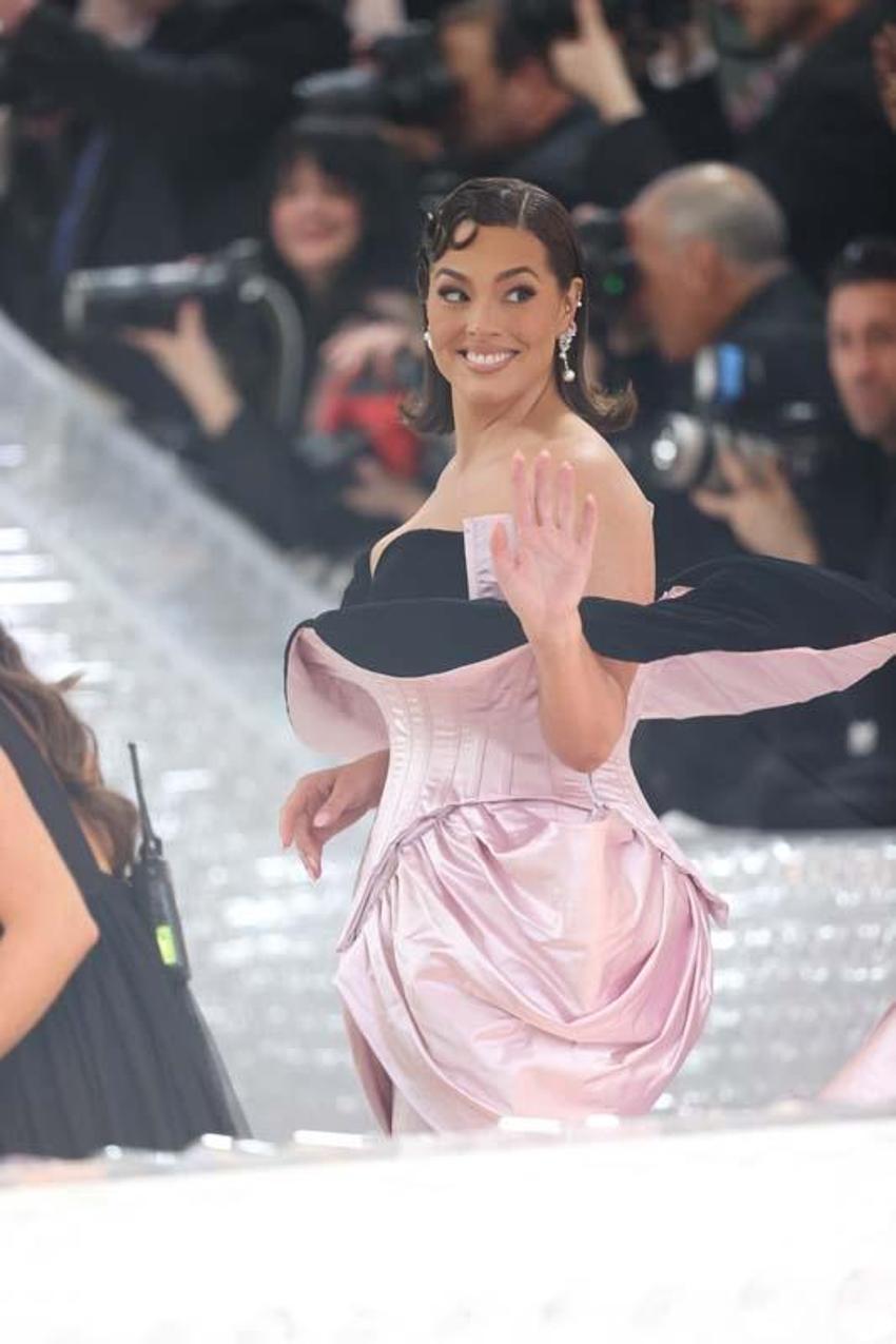 Met Gala 2023'e ünlülerin kıyafetleri damga vurdu!
