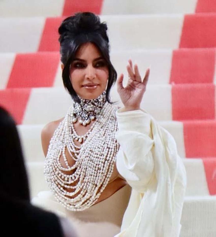 Met Gala 2023'e ünlülerin kıyafetleri damga vurdu!