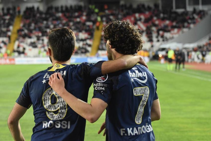 15 gün önce Ali Sami Yen'de 50 bin taraftarı şok etmişti! Fenerbahçe yılın ilk transfer bombasını patlattı