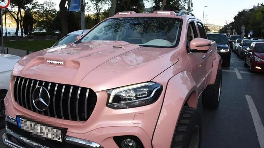 Sefo pembe arabasıyla görüntülendi! 'Melisa Döngel' sorusuna yanıt