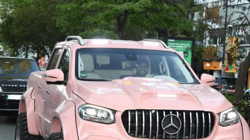 Sefo pembe arabasıyla görüntülendi! 'Melisa Döngel' sorusuna yanıt