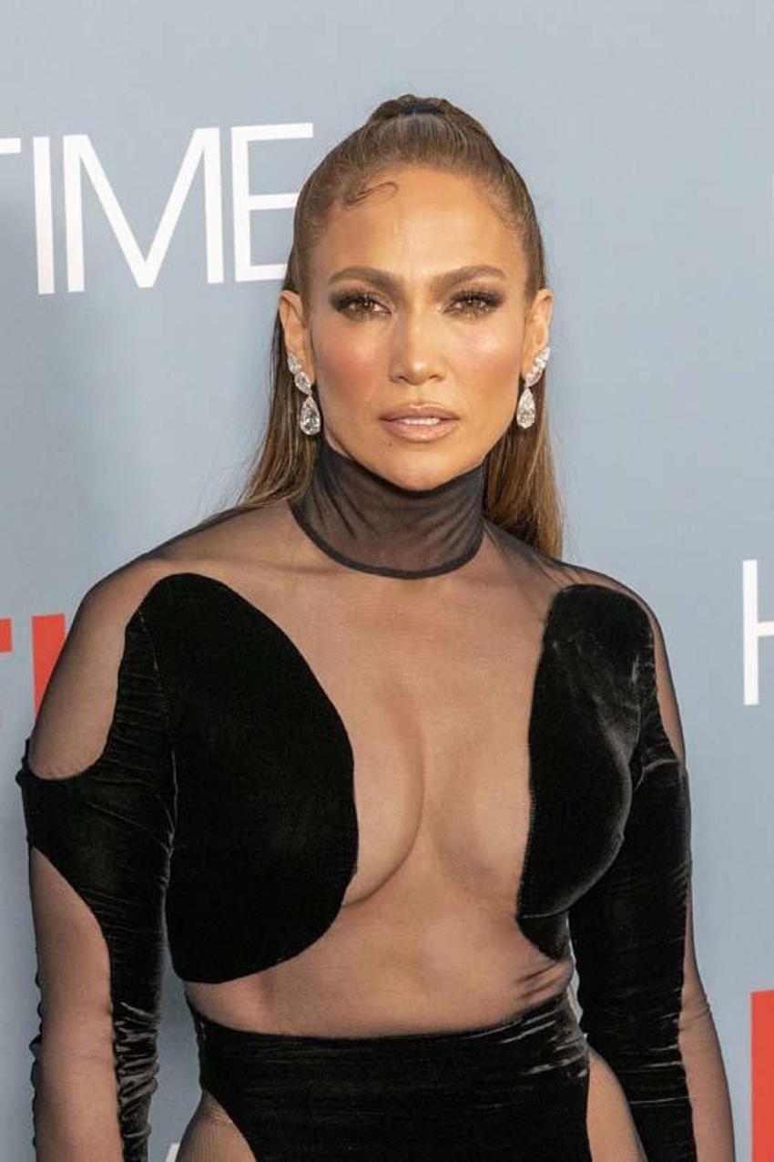 Jennifer Lopez'in eşi dekoltesiyle dalga geçiyor!  'Bu bluzun kalanı nerede?'