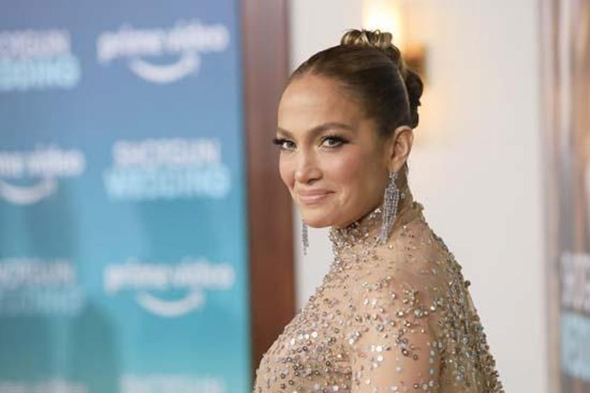 Jennifer Lopez'in eşi dekoltesiyle dalga geçiyor!  'Bu bluzun kalanı nerede?'