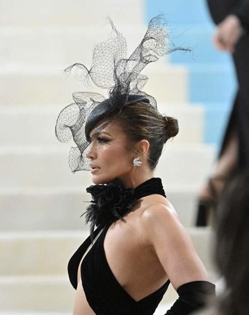 Jennifer Lopez'in eşi dekoltesiyle dalga geçiyor!  'Bu bluzun kalanı nerede?'