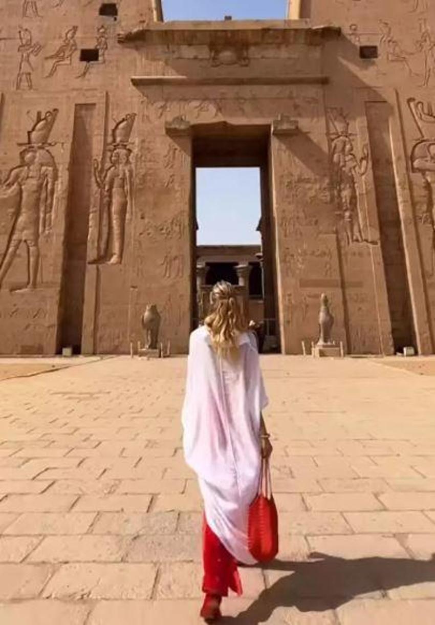Burcu Esmersoy, İtalya'daki otel engelini torpille çözmüş! 'Fırsatını bulup yaptım'