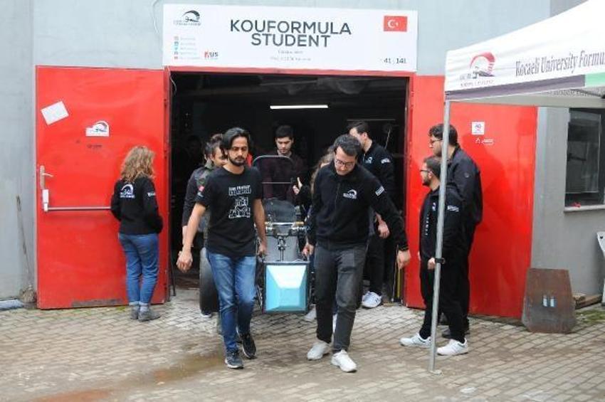 Öğrencilerden 100 kilometreye 3 saniyede ulaşan elektrikli formula aracı