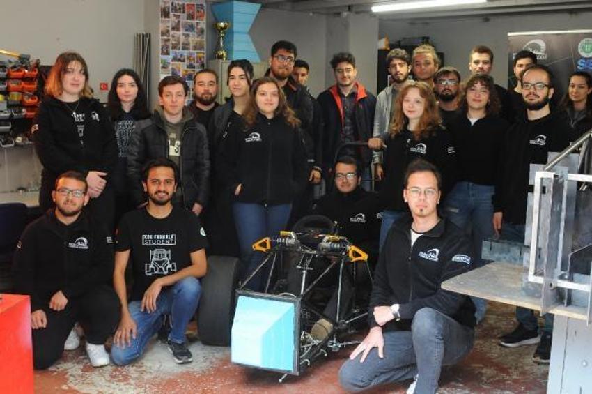 Öğrencilerden 100 kilometreye 3 saniyede ulaşan elektrikli formula aracı