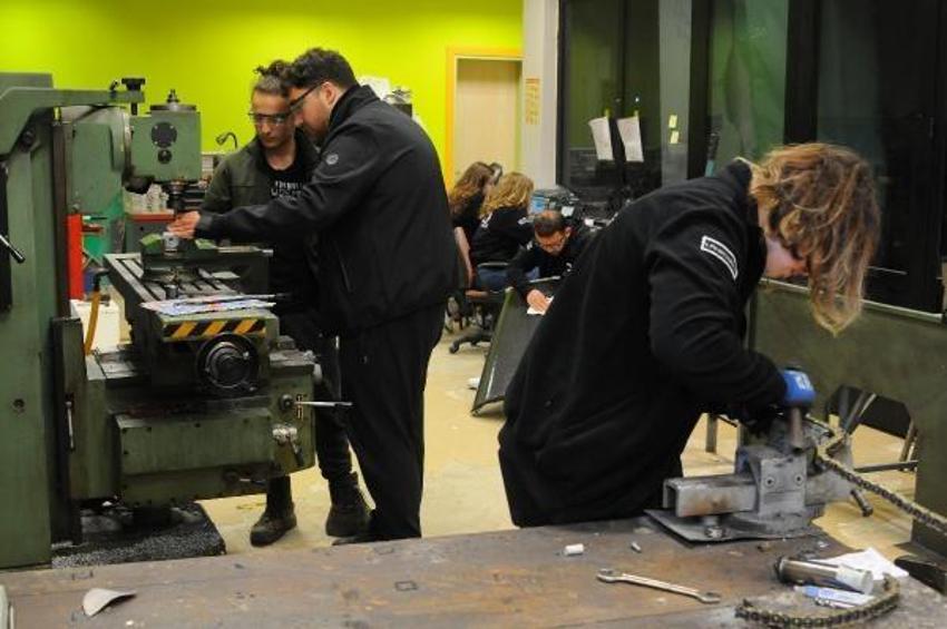 Öğrencilerden 100 kilometreye 3 saniyede ulaşan elektrikli formula aracı