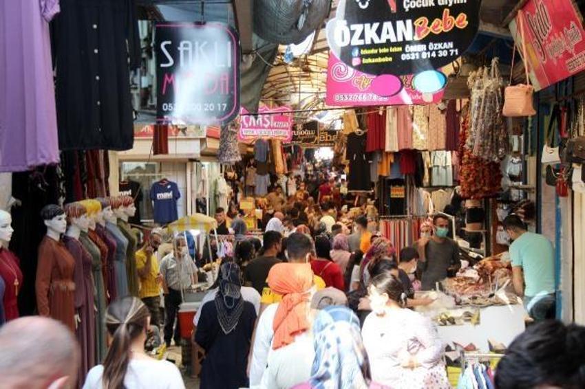 Tarihi Uzun Çarşı normal hayata dönüyor; 400 iş yeri faaliyete geçti