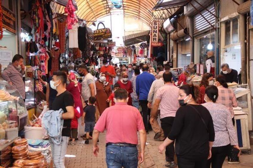 Tarihi Uzun Çarşı normal hayata dönüyor; 400 iş yeri faaliyete geçti