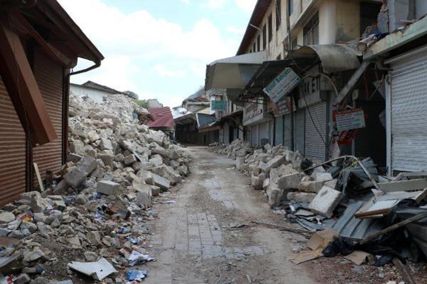 Tarihi Uzun Çarşı normal hayata dönüyor; 400 iş yeri faaliyete geçti