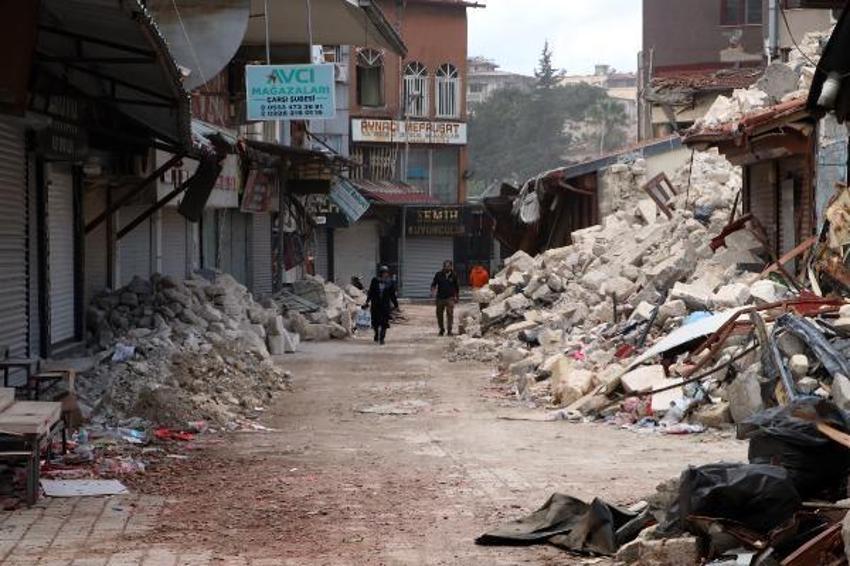 Tarihi Uzun Çarşı normal hayata dönüyor; 400 iş yeri faaliyete geçti