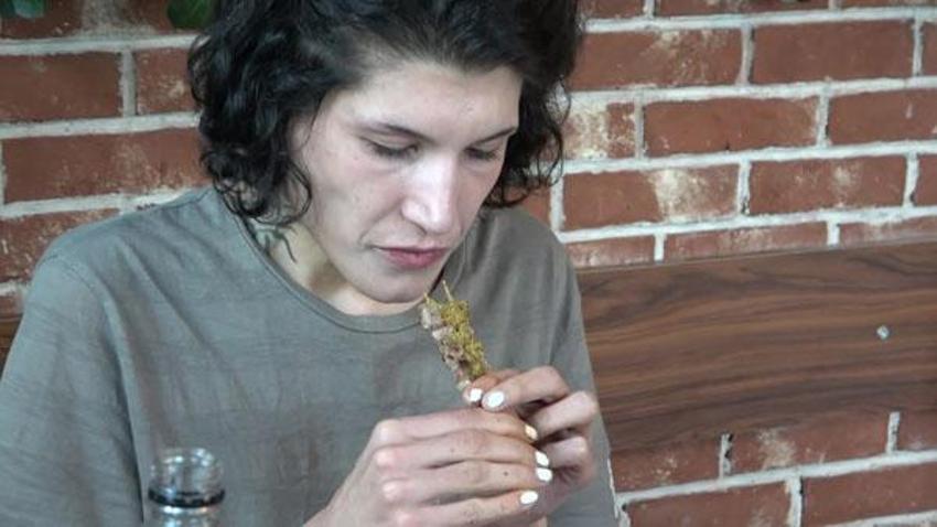 Yedikleri ile 45 bin lira ve telefon kazandı! Zayıf olması genç kadını durduramadı