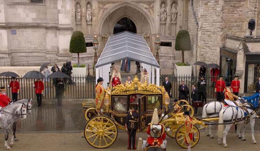 Kral 3. Charles'ın taç giyme törenine damga vuran görüntüler!