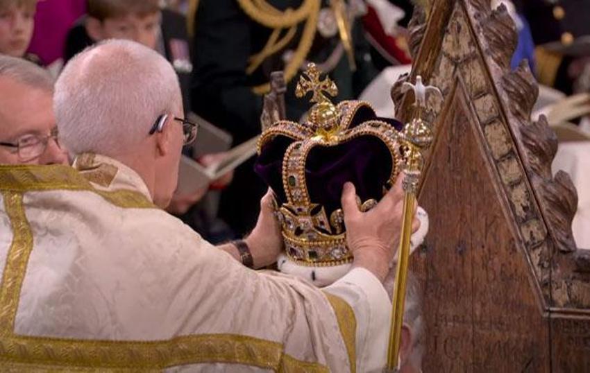 Kral 3. Charles'ın taç giyme törenine damga vuran görüntüler!