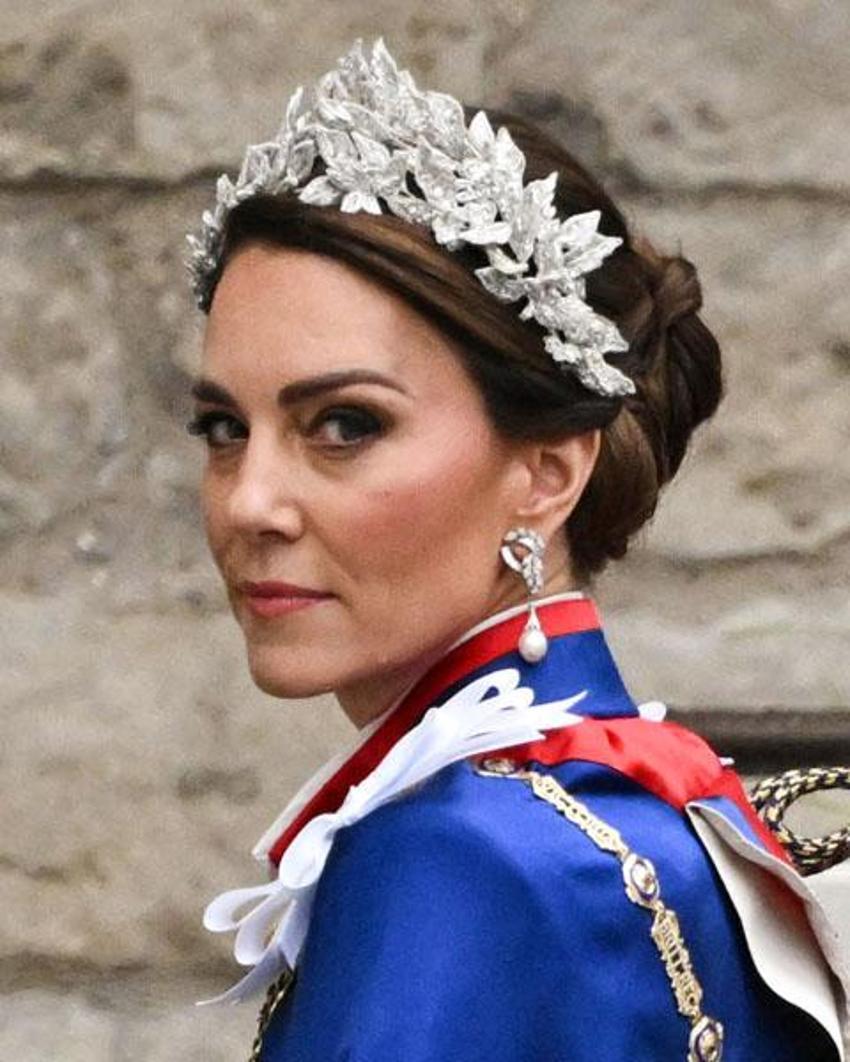 Kral 3. Charles'ın taç giyme törenine damga vuran görüntüler!