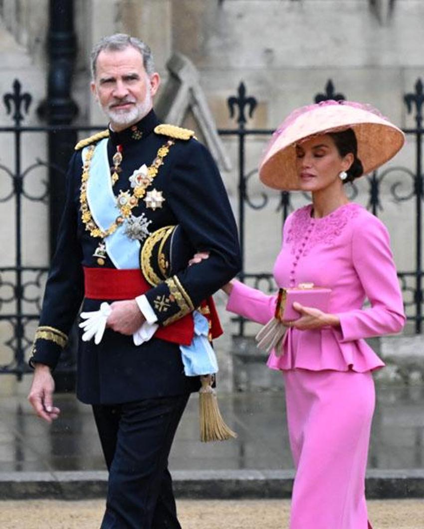 Kral 3. Charles'ın taç giyme törenine damga vuran görüntüler!