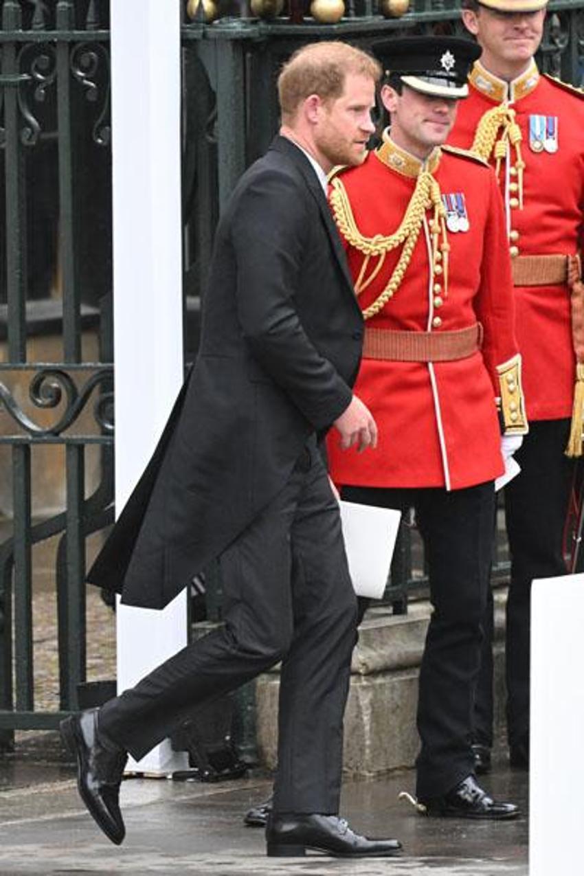 Kral 3. Charles'ın taç giyme törenine damga vuran görüntüler!