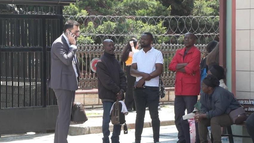 Gabonlu Dina'nın ailesi teşhis için Adli Tıp'a geldi! Anne Panga: Türk devletine güveniyorum, bu kesinlikle intihar değil