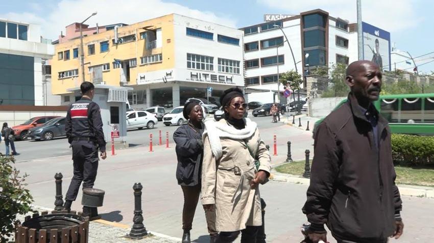 Gabonlu Dina'nın ailesi teşhis için Adli Tıp'a geldi! Anne Panga: Türk devletine güveniyorum, bu kesinlikle intihar değil