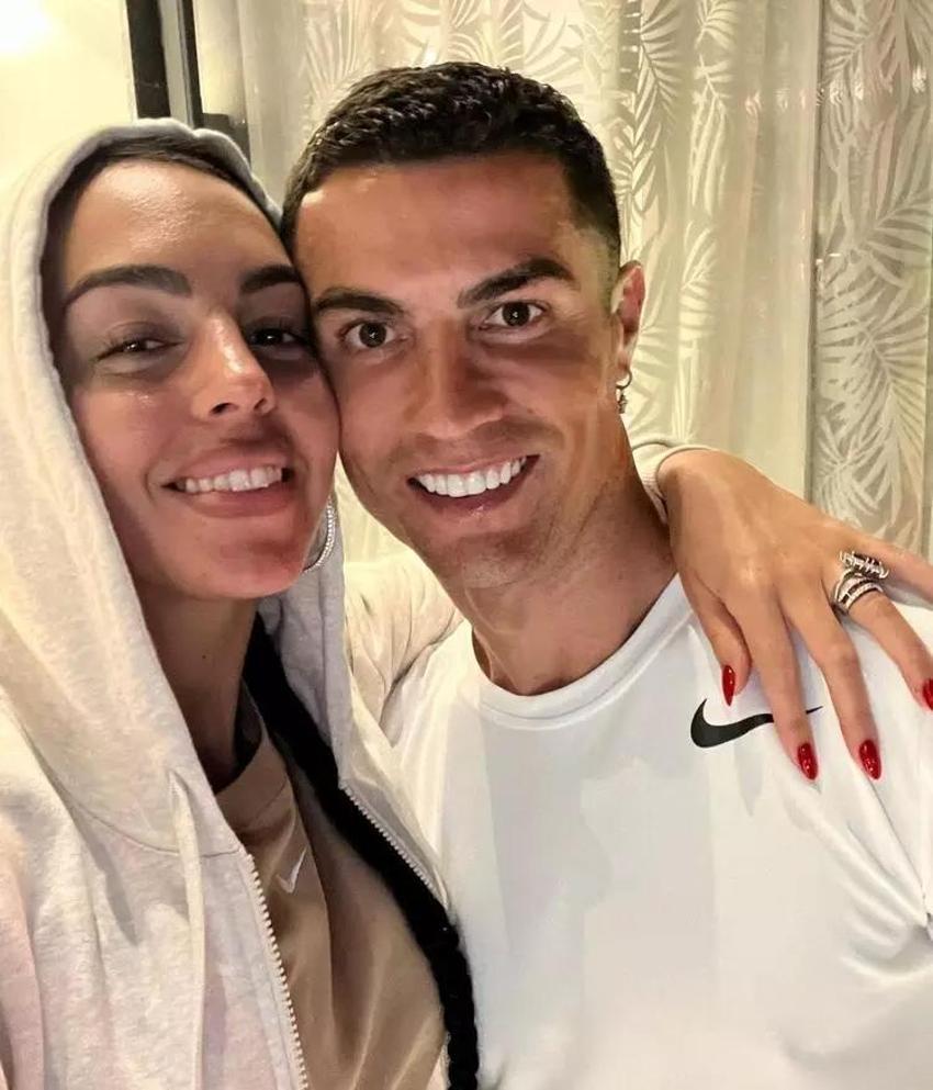 Ronaldo’nun sevgilisi Georgina Rodriguez bikinili pozlarını paylaştı!